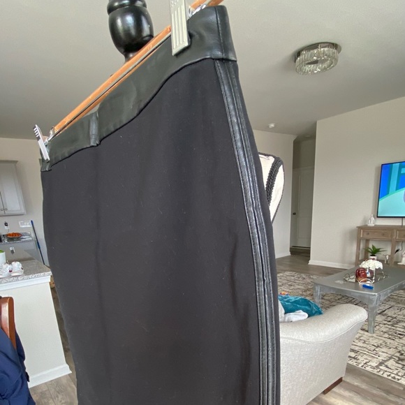 Ann Taylor LOFT Black Scalloped Pencil with Leather Piping Skirt - Picture 6 of 15